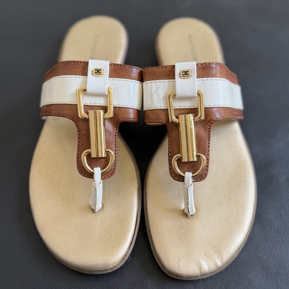 Bandolino Tan White T-Strap Sandals Gold Hardware Flat Size 7